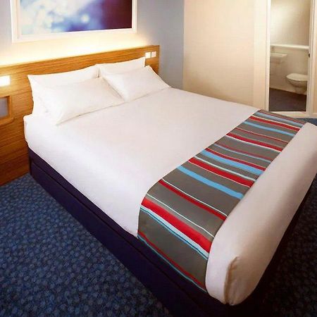 Travelodge Cardiff Central Queen Street Exteriör bild