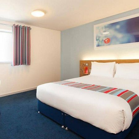 Travelodge Cardiff Central Queen Street Exteriör bild