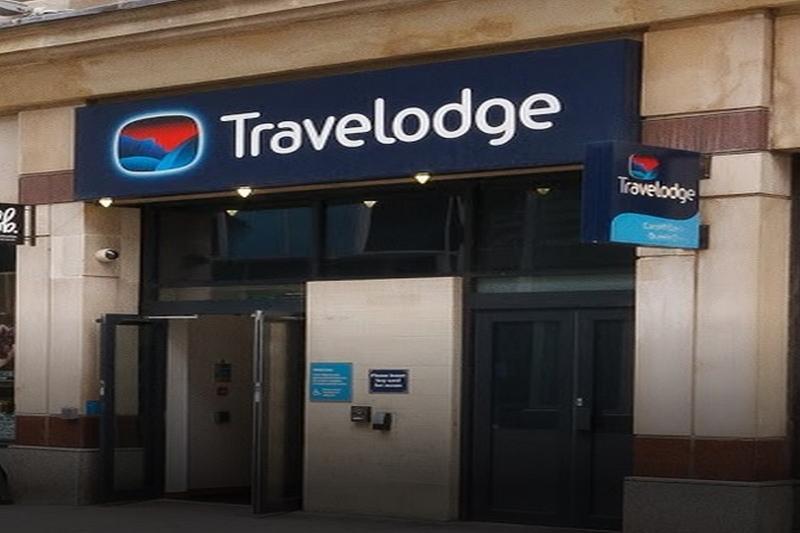 Travelodge Cardiff Central Queen Street Exteriör bild
