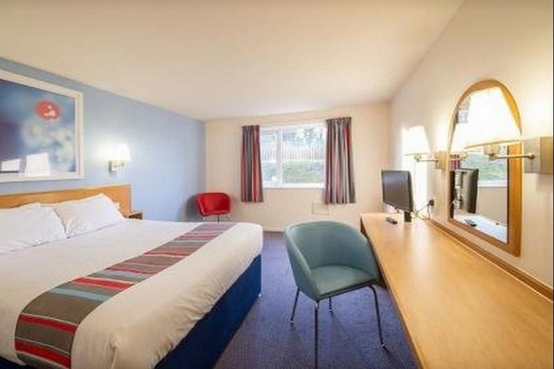 Travelodge Cardiff Central Queen Street Exteriör bild