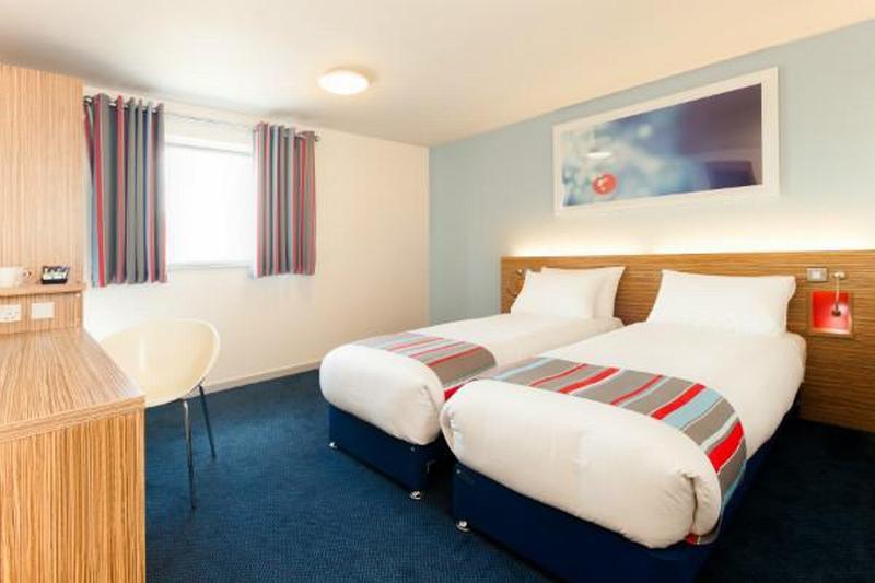 Travelodge Cardiff Central Queen Street Exteriör bild