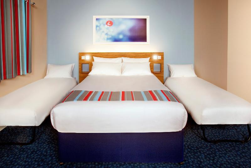 Travelodge Cardiff Central Queen Street Exteriör bild